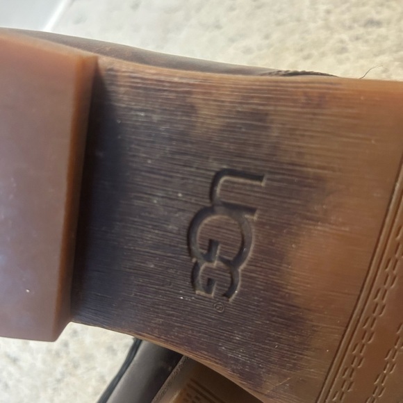 UGGS sz. 11 Mens chukka leather boots in good used condition amazing quality - Picture 3 of 14